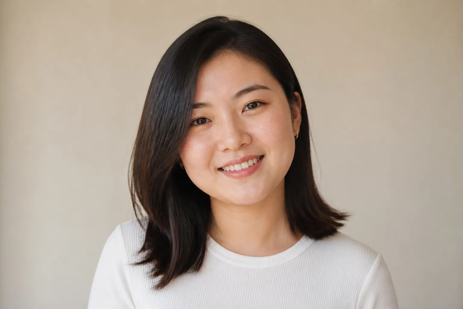 A round face shape with a flattering haircut